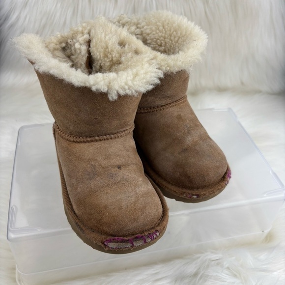 UGG WINTER BABY BOOTS SIZE 10 - Picture 1 of 9